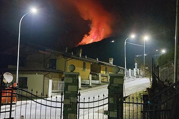 L'incendio di Pezzaze - © www.giornaledibrescia.it