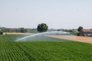 L'irrigazione dei campi - Foto © www.giornaledibrescia.it