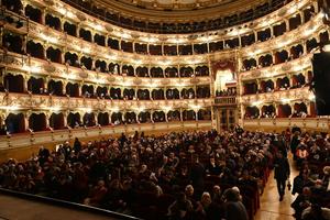 Il pubblico in sala durante la scorsa stagione del Teatro Grande - Foto New Reporter Favretto © www.giornaledibrescia.it